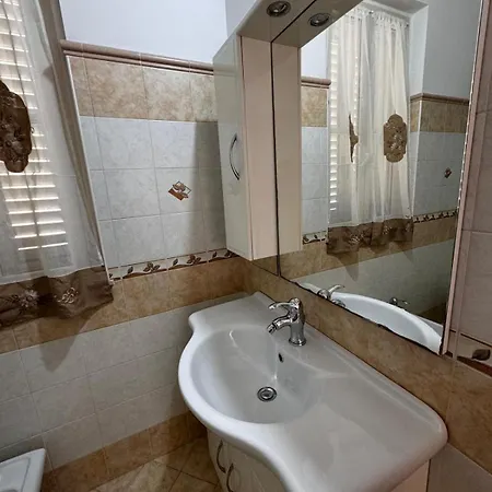 Conte Cavour شقة بيسْكيتْشّي