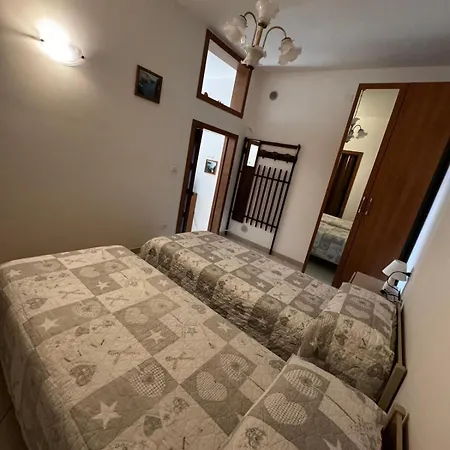 Conte Cavour شقة بيسْكيتْشّي